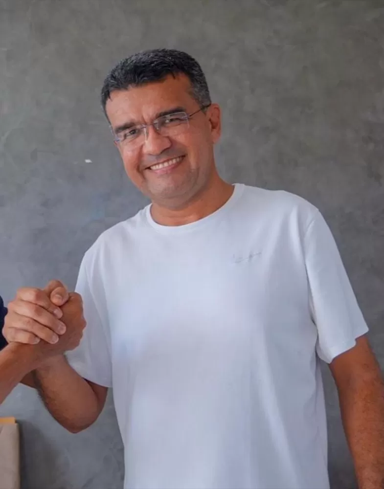 LAHÉSIO BONFIM