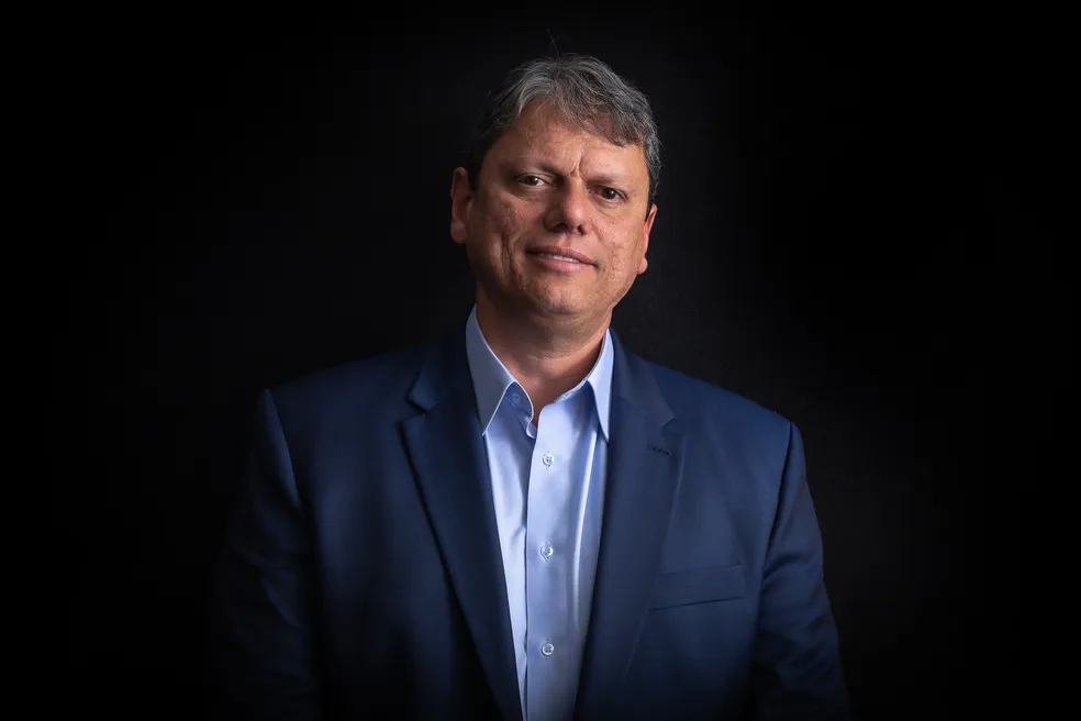 Centrão define Tarcísio de Freitas como candidato à Presidência em 2026.