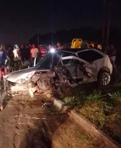 Colisão entre carro e carreta deixa jovem em estado grave na BR-316 em Caxias.