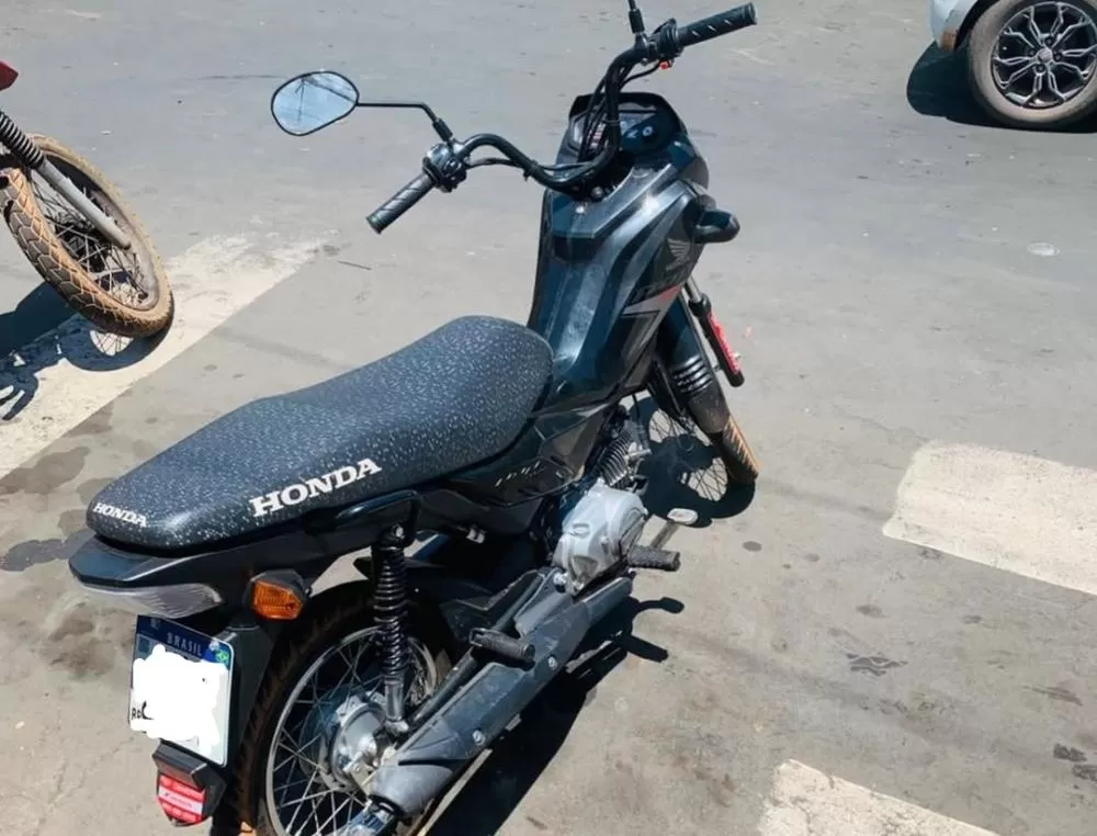 Uma vítima de golpe colabora com a Polícia para prender vendedor de moto roubada em Caxias.