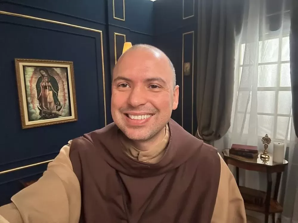 Live de Frei Gilson reúne quase 2 milhões de fiéis às 4h da manhã durante a Quaresma.