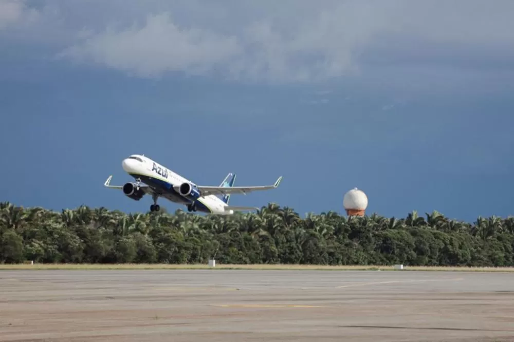 Dino, Marcus Brandão, Jerry, Iracema, Fufuca, Eliziane, Fernando Sarney e Juscelino viajam juntos em voo de São Luís para Brasília.